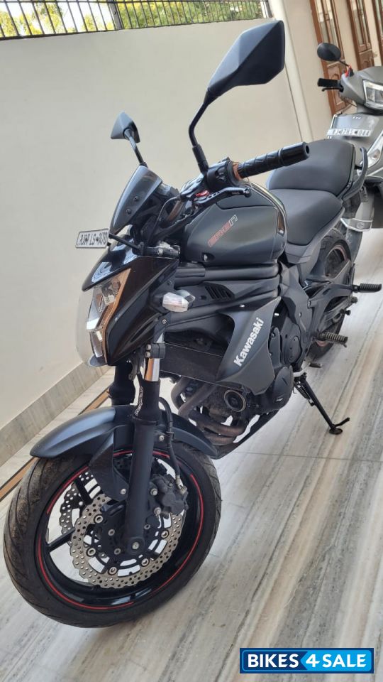 Black Kawasaki ER-6n