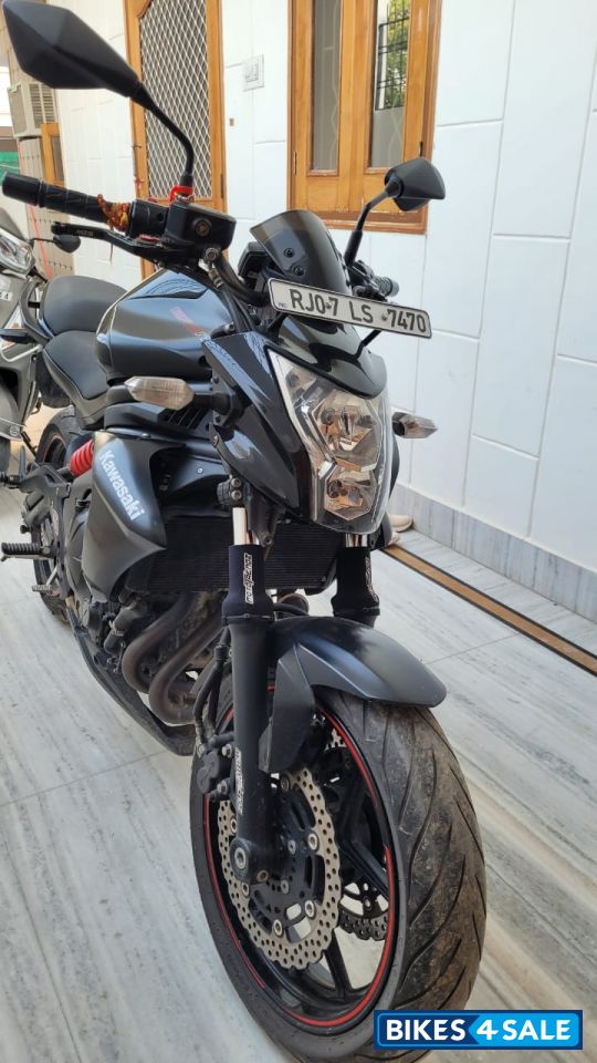 Black Kawasaki ER-6n