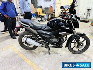 Black TVS Raider 125