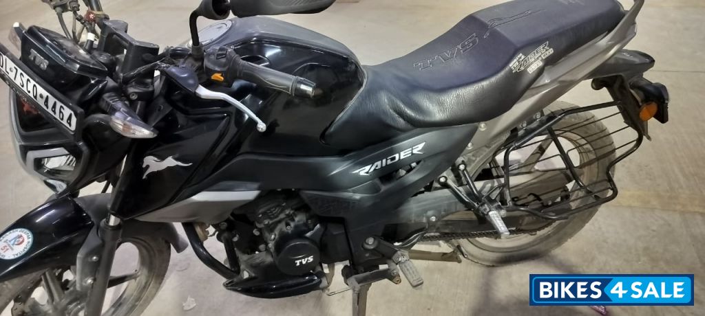 Black TVS Raider 125 Black TVS Raider 125