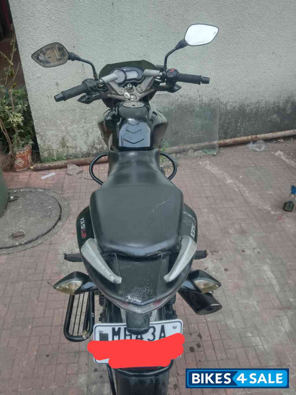 Black Bajaj Pulsar 135LS Black Bajaj Pulsar 135LS