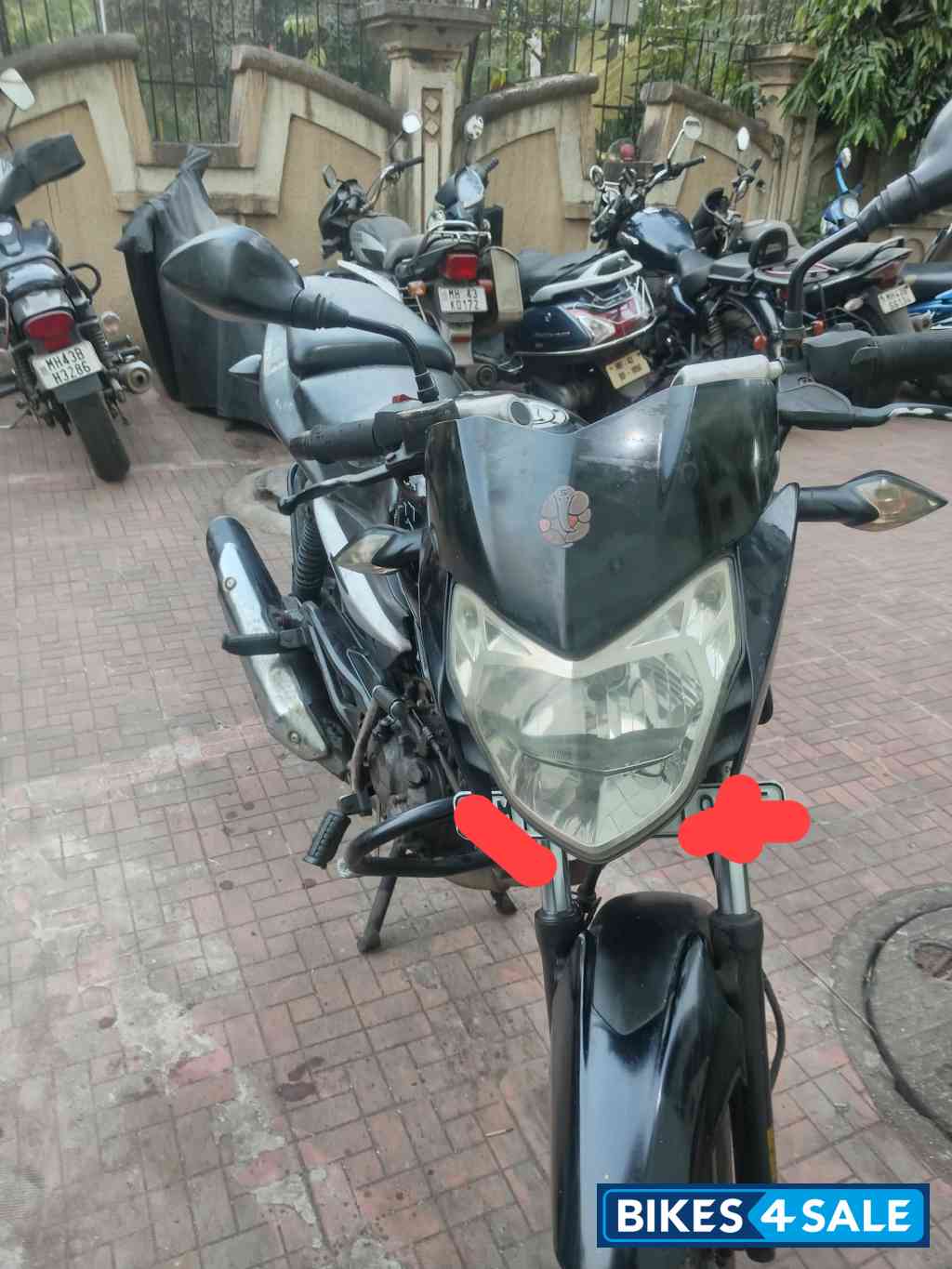 Black Bajaj Pulsar 135LS Black Bajaj Pulsar 135LS