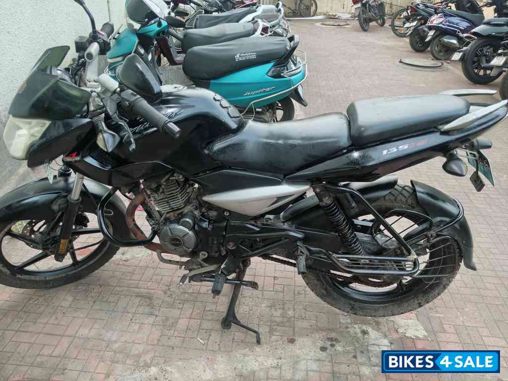 Black Bajaj Pulsar 135LS Black Bajaj Pulsar 135LS