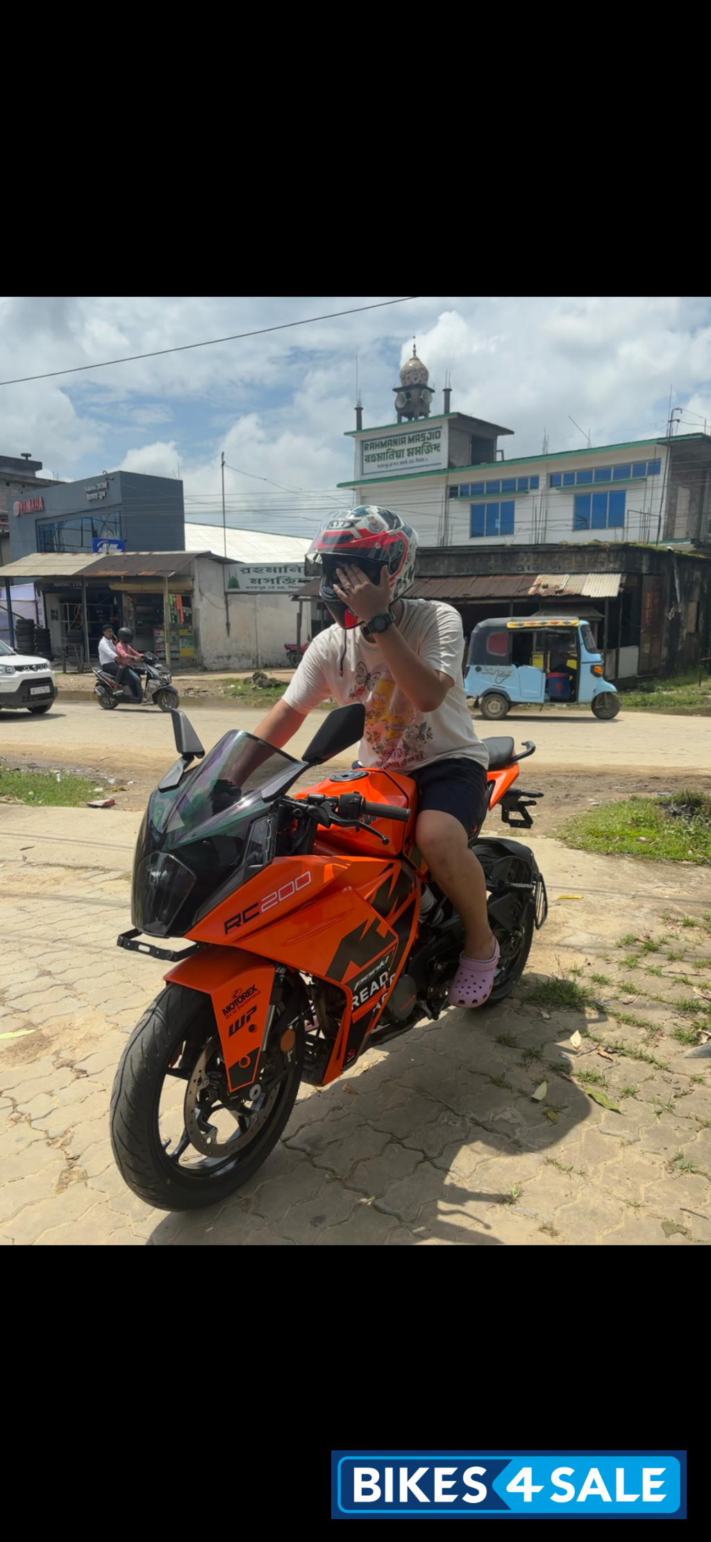 Orange KTM RC 200 GP