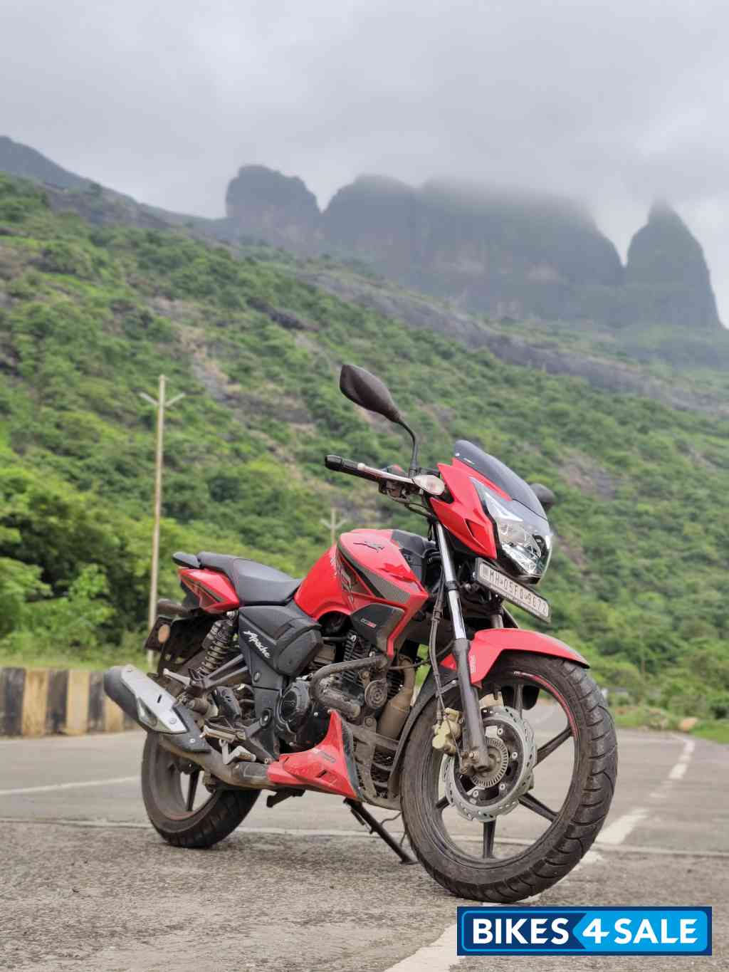 Red TVS Apache RTR 160 2V Racing Edition