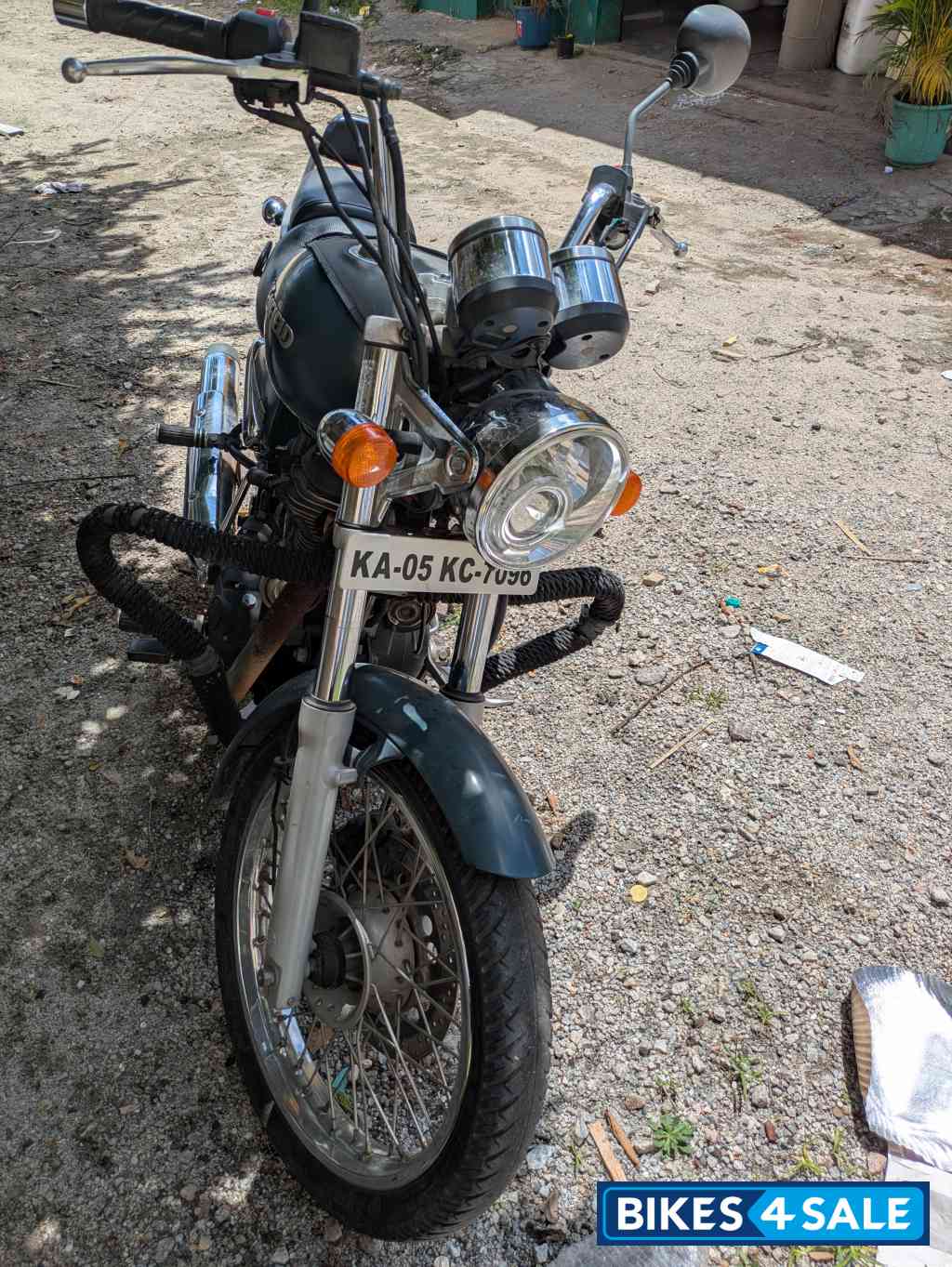 Green Royal Enfield Thunderbird 350