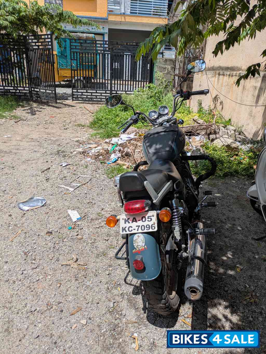 Green Royal Enfield Thunderbird 350