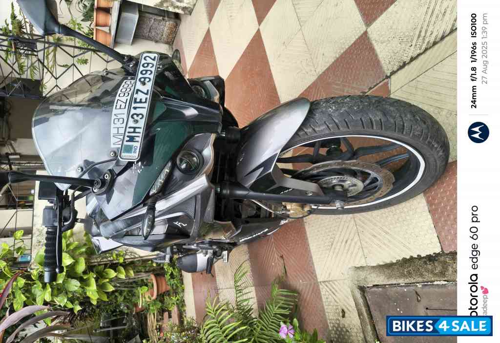 Bajaj Pulsar RS 200 ABS