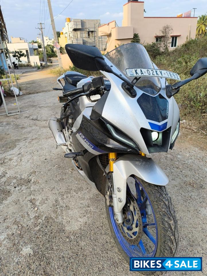 Yamaha R15 V4