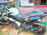 White Bajaj Pulsar 200 NS