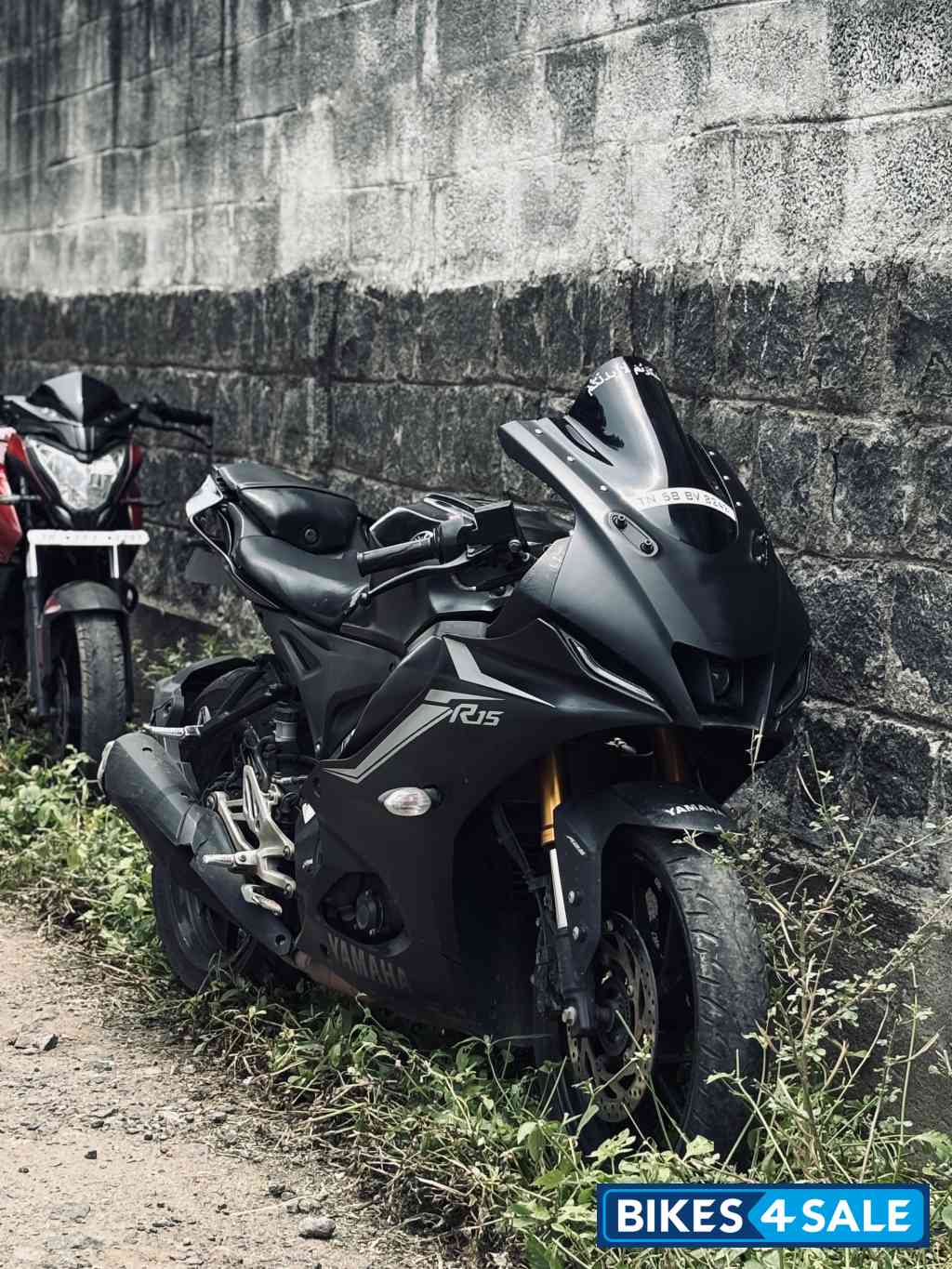 Low Glossy Black Yamaha R15 V4