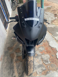 Low Glossy Black Yamaha R15 V4