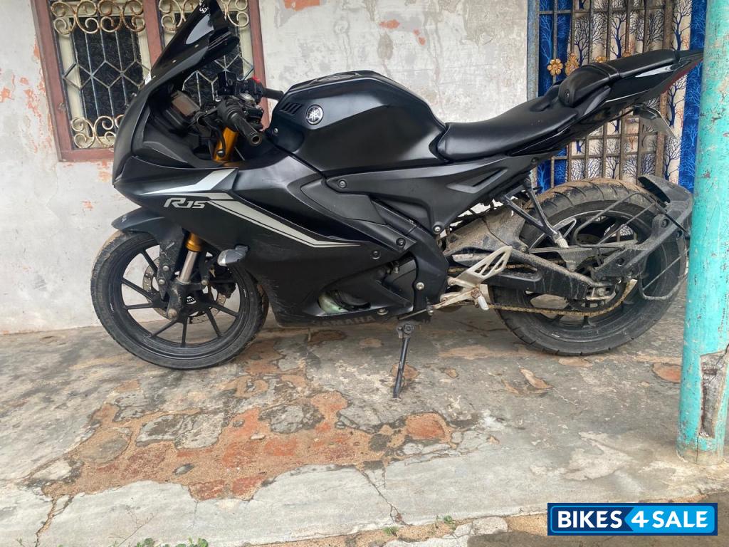 Low Glossy Black Yamaha R15 V4 Low Glossy Black Yamaha R15 V4