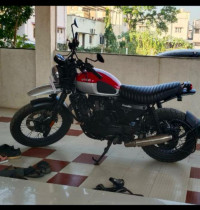 Yezdi Scrambler Dual Tone 2022 Model
