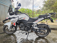 White Benelli TRK 251