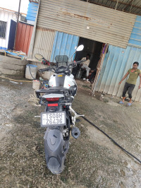 White Benelli TRK 251