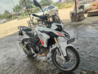 White Benelli TRK 251