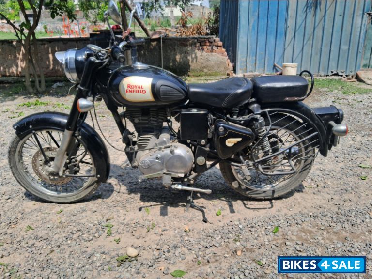 Black Royal Enfield Classic 350