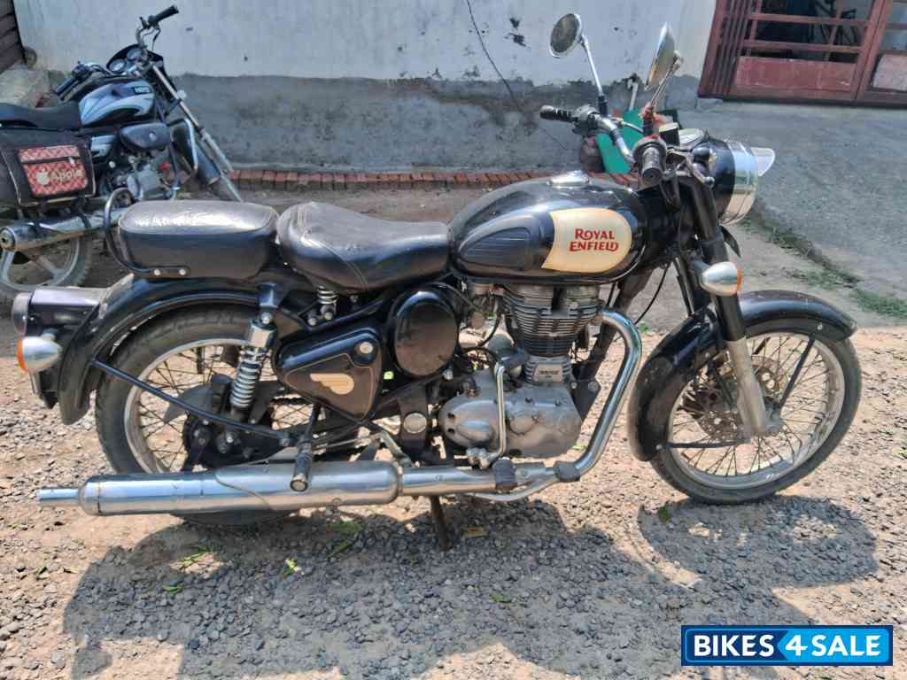 Black Royal Enfield Classic 350