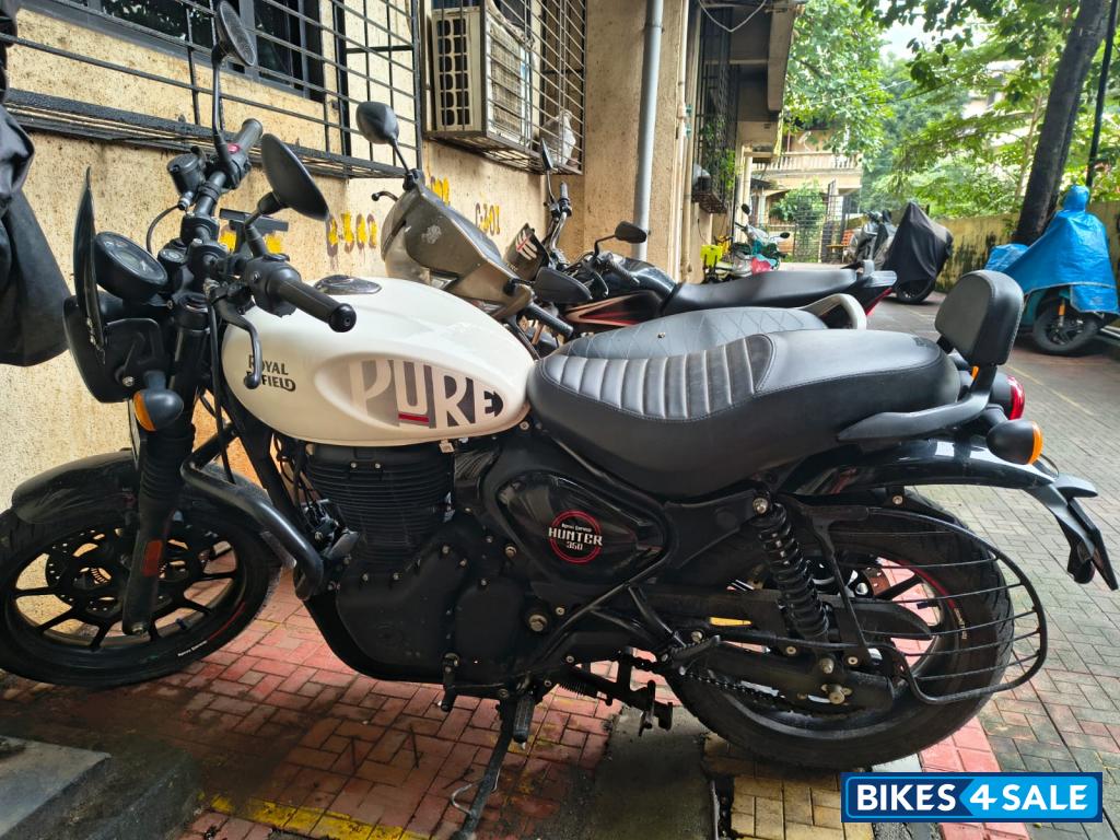 White Royal Enfield Hunter 350 Metro