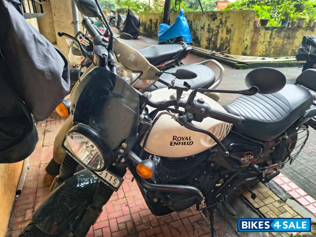 White Royal Enfield Hunter 350 Metro