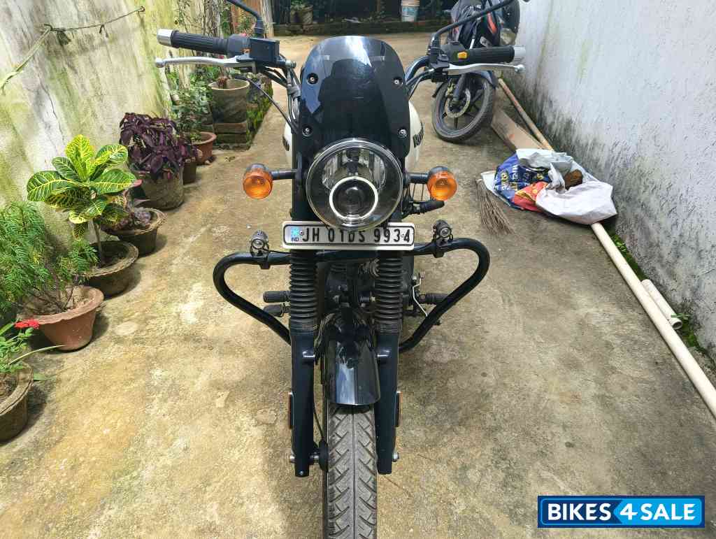 White Royal Enfield Thunderbird X 350