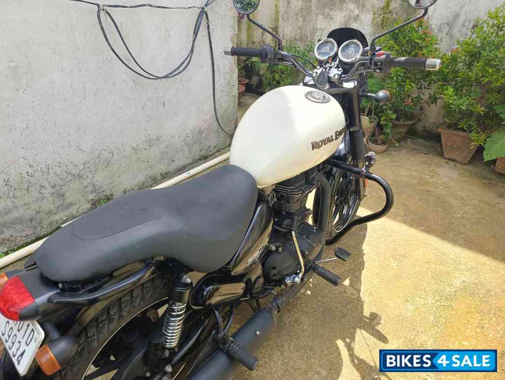 White Royal Enfield Thunderbird X 350