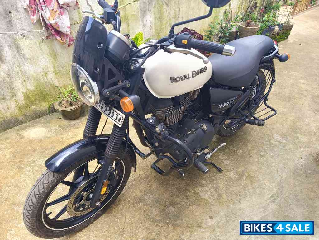 White Royal Enfield Thunderbird X 350