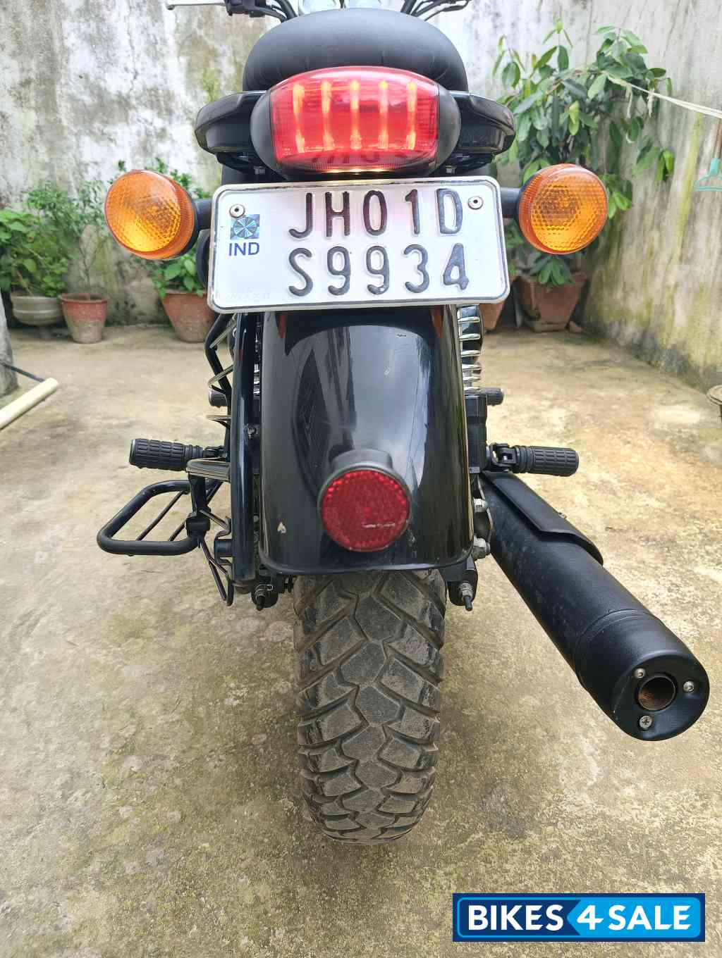 White Royal Enfield Thunderbird X 350