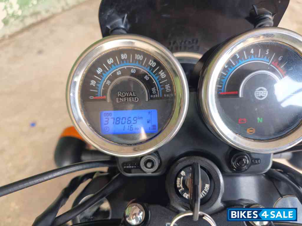 White Royal Enfield Thunderbird X 350