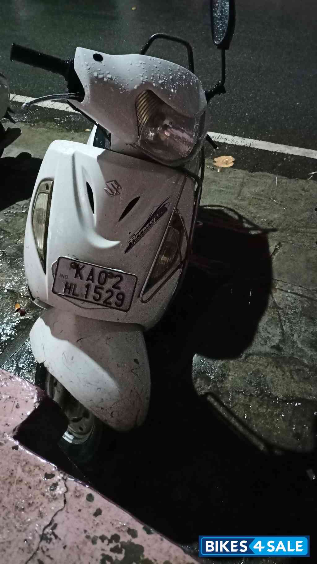 White Suzuki Access 125