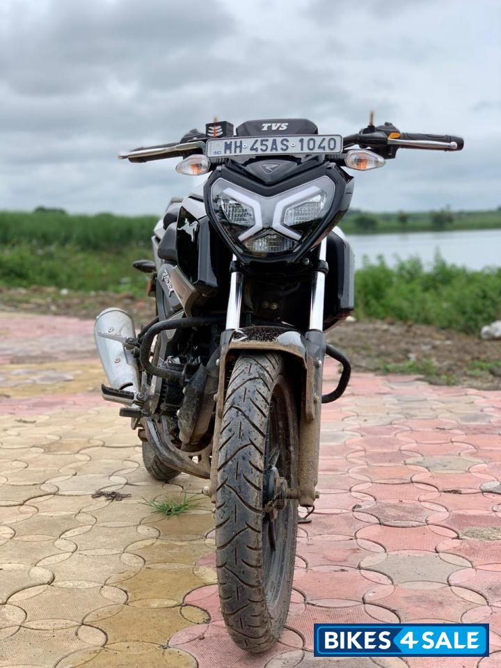 Black TVS Raider 125