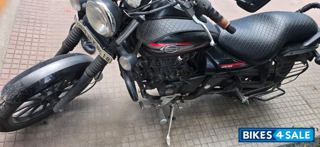 Bajaj Avenger Street 220