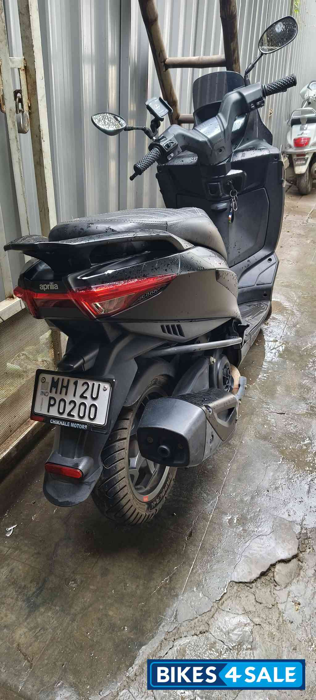 Black Aprilia SXR 125