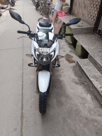 White TVS Apache RTR 200 4V
