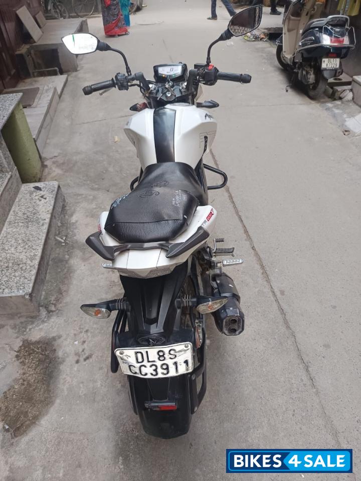 White TVS Apache RTR 200 4V