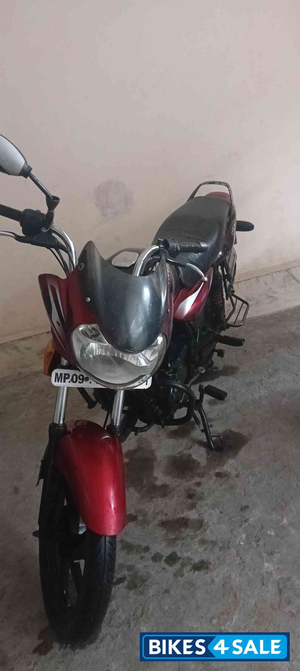 Black And Red Bajaj Discover DTSi 135