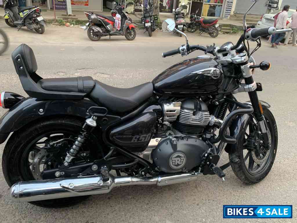 Black Royal Enfield Super Meteor 650