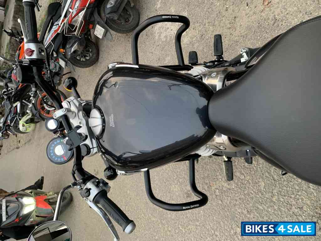 Black Royal Enfield Super Meteor 650