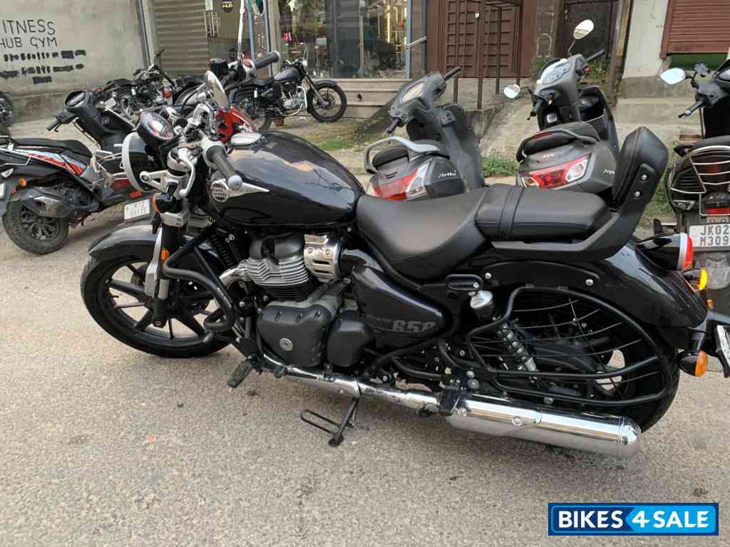 Black Royal Enfield Super Meteor 650