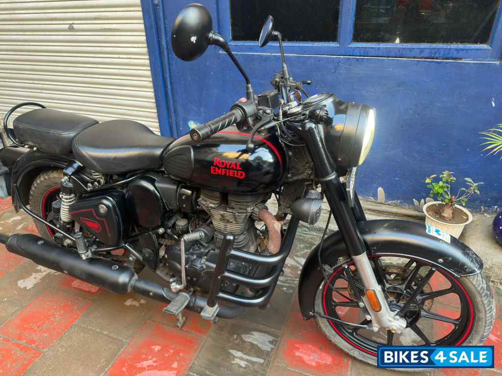 Royal Enfield Classic Stealth Black