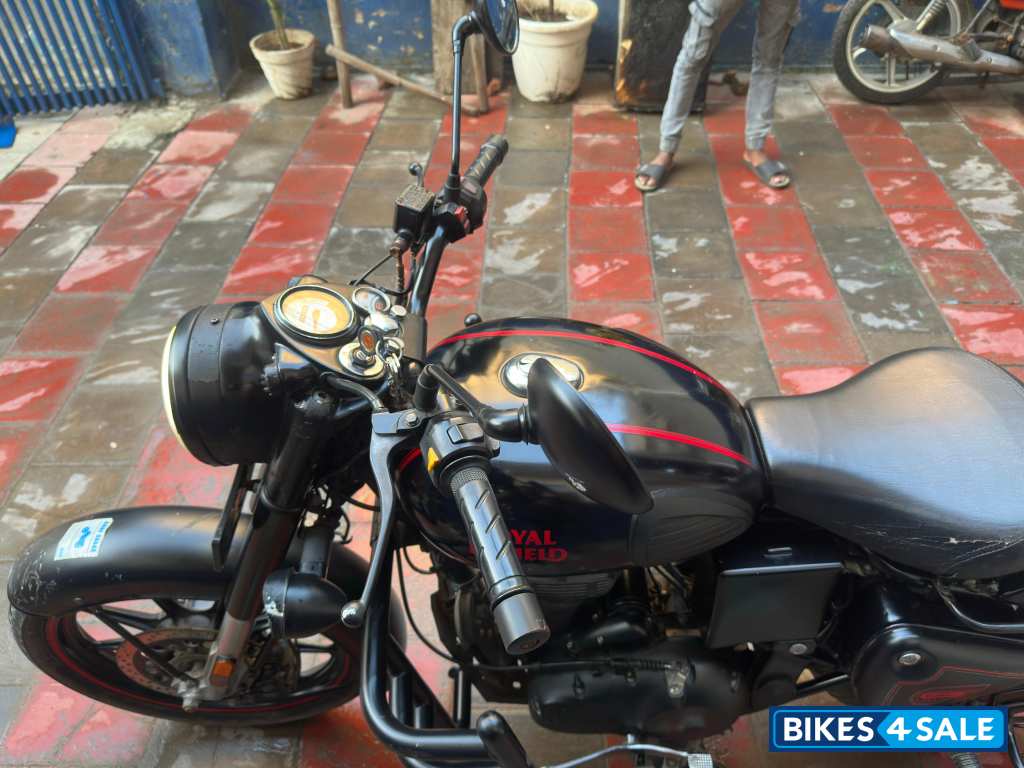 Royal Enfield Classic Stealth Black