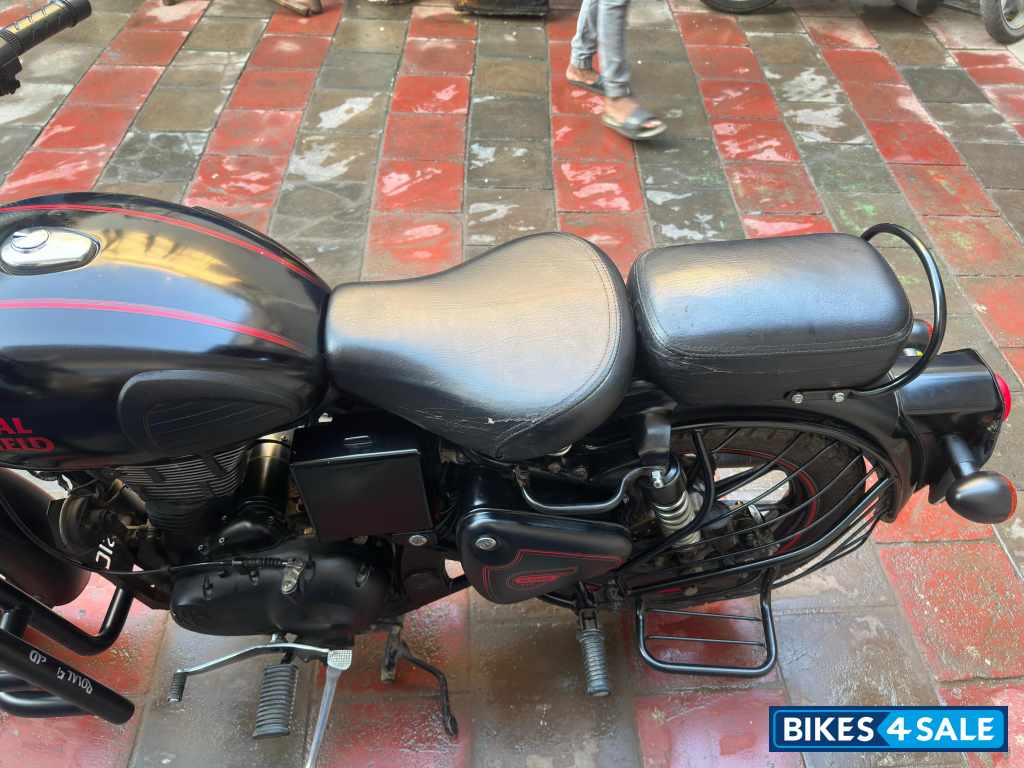 Royal Enfield Classic Stealth Black