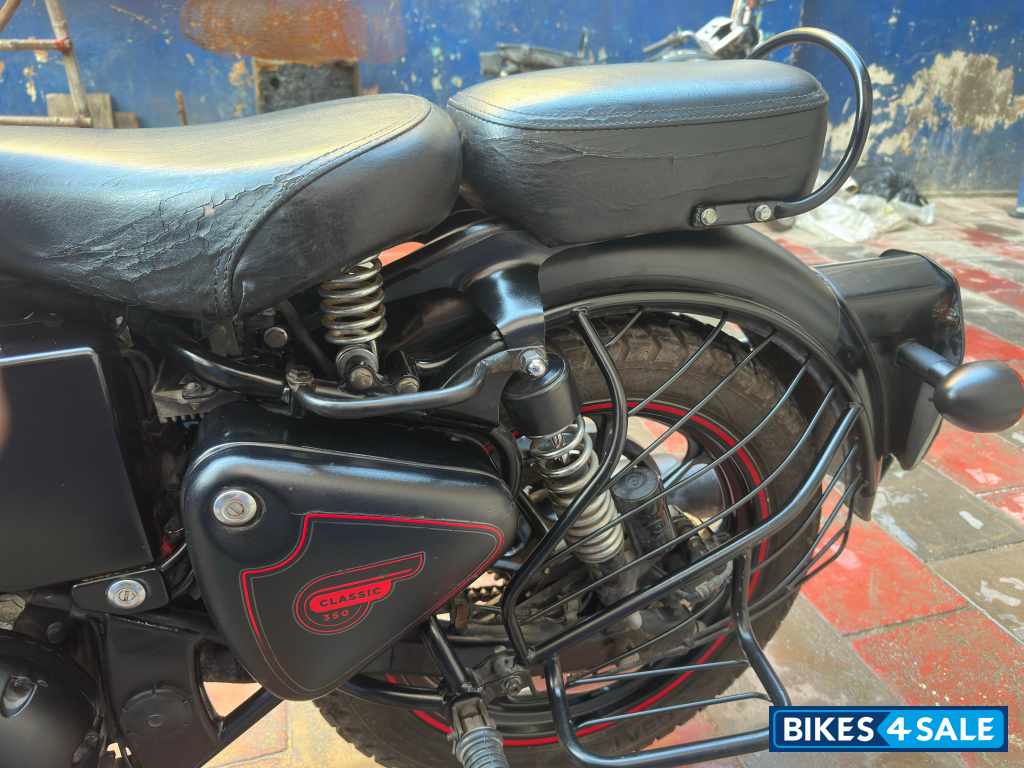 Royal Enfield Classic Stealth Black