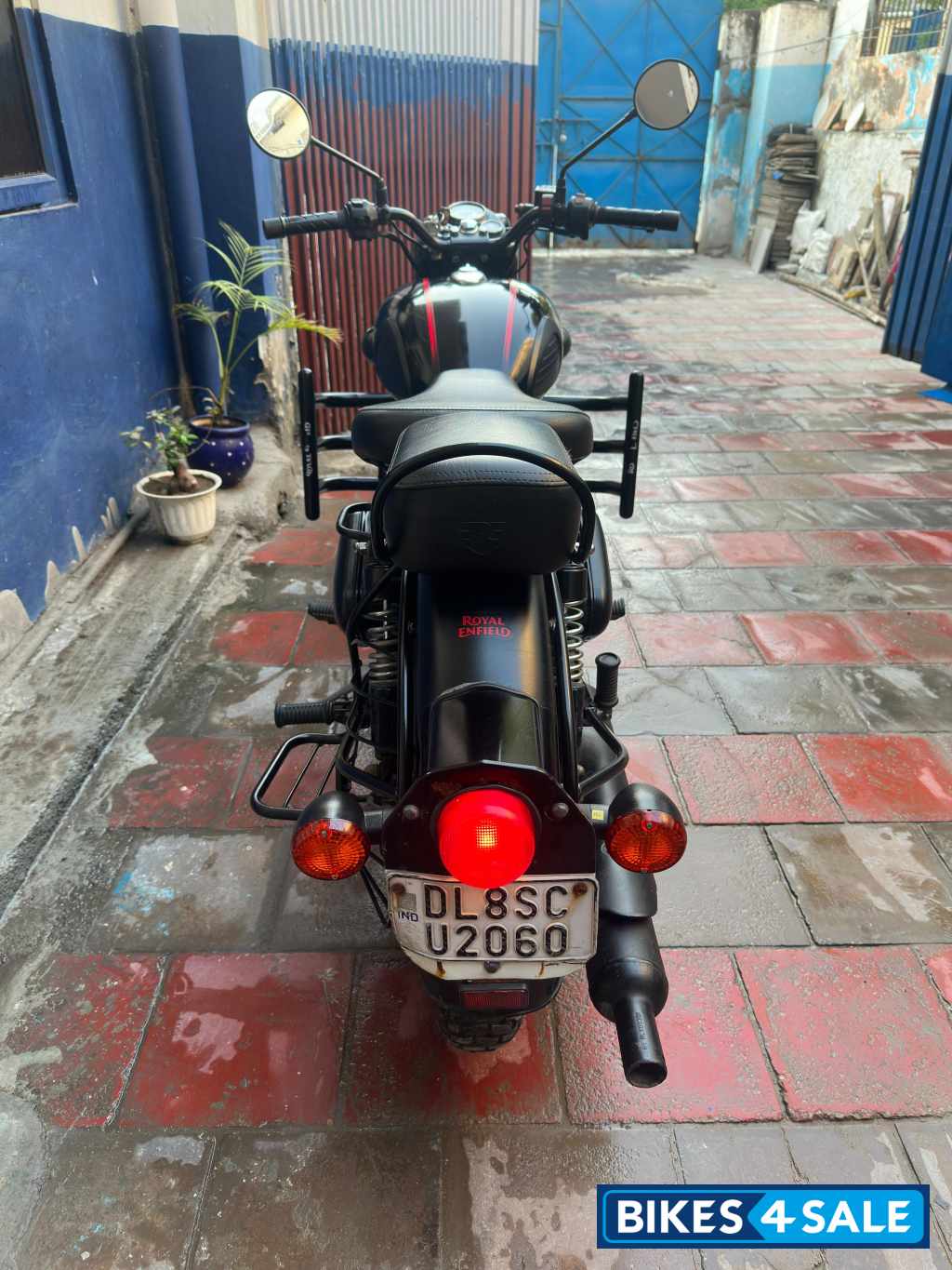 Royal Enfield Classic Stealth Black