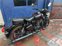 Royal Enfield Classic Stealth Black