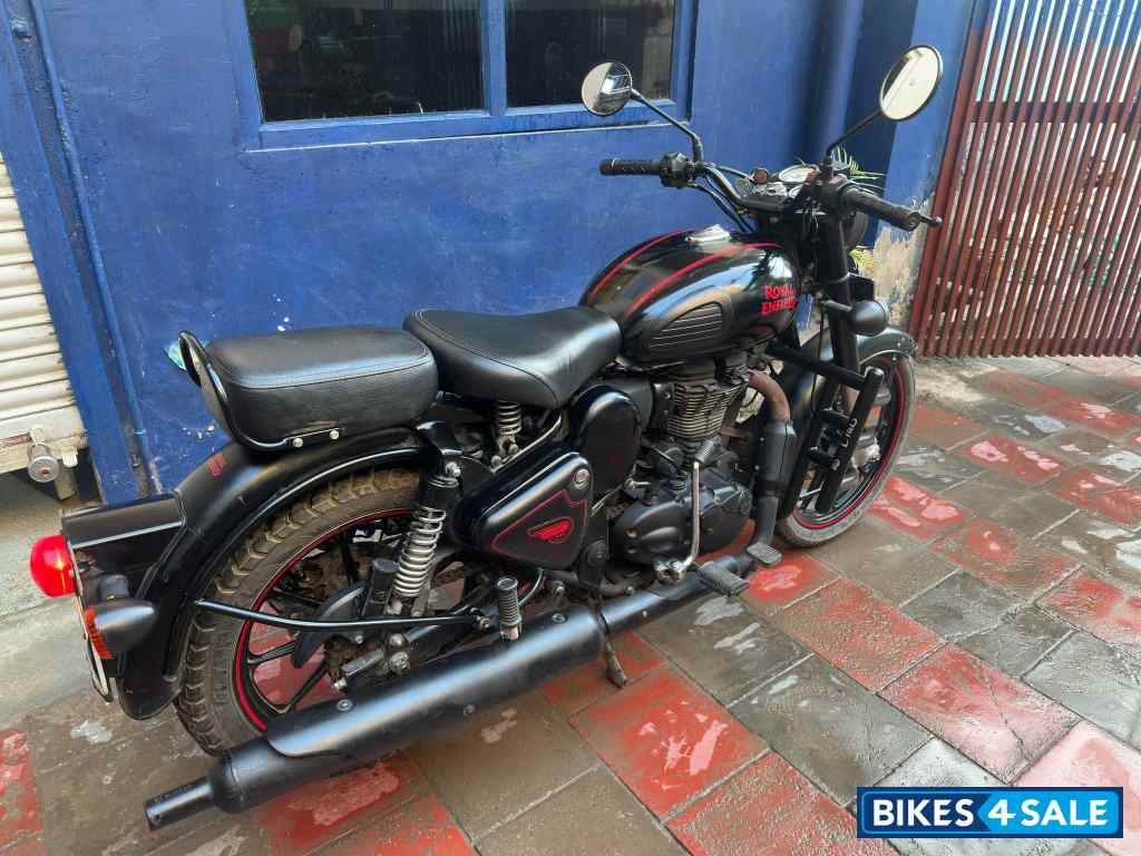 Royal Enfield Classic Stealth Black