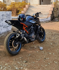 Ebony Black Mat KTM Duke 250 2022