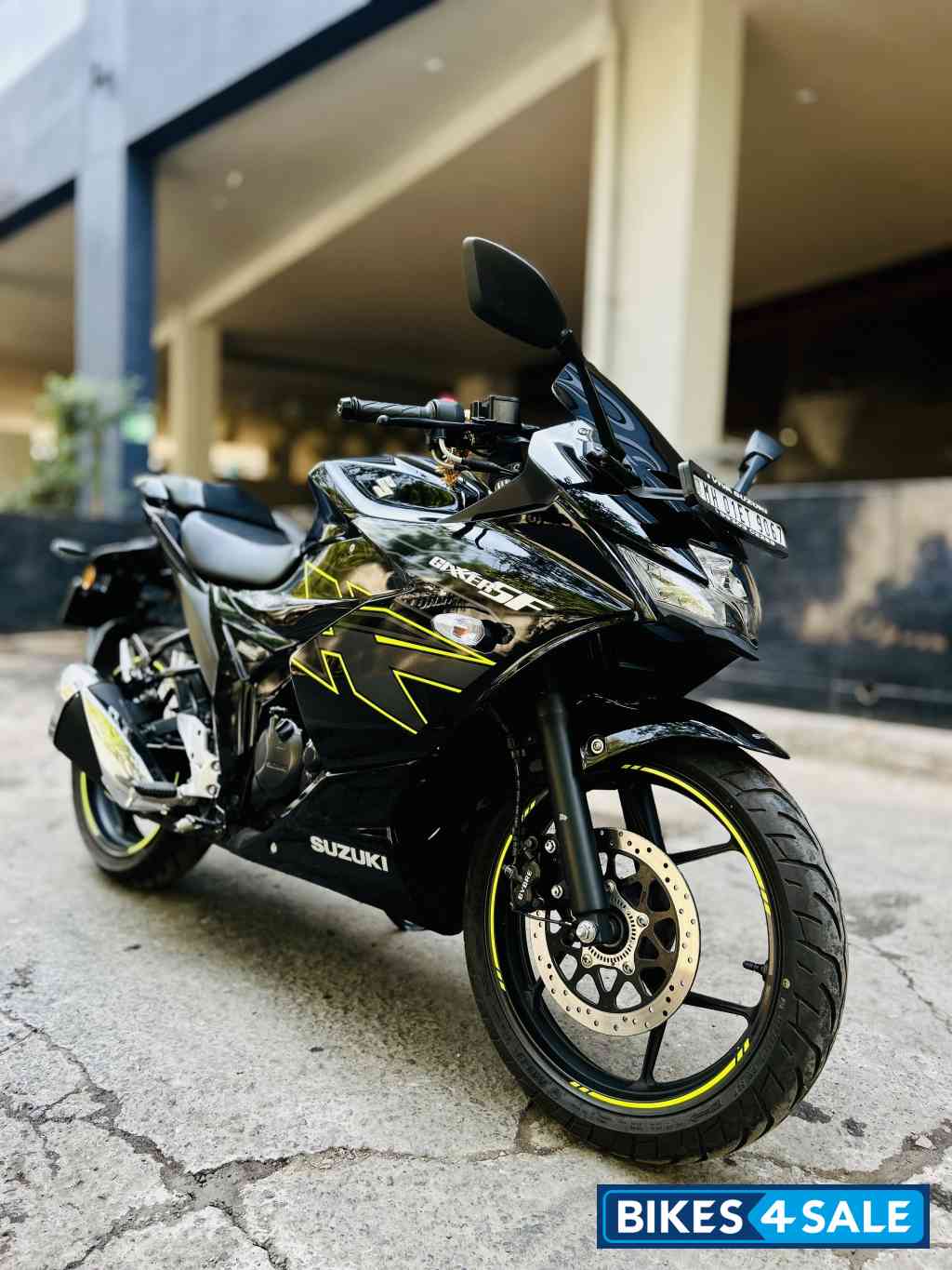 Glass Sparkle Black Suzuki Gixxer SF