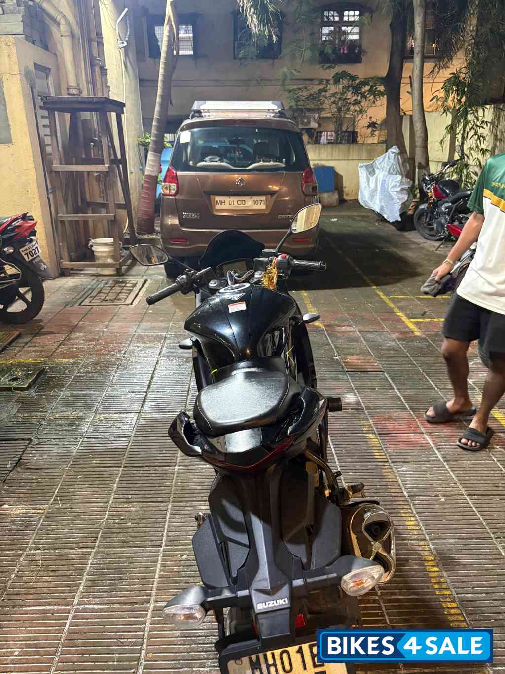 Glass Sparkle Black Suzuki Gixxer SF
